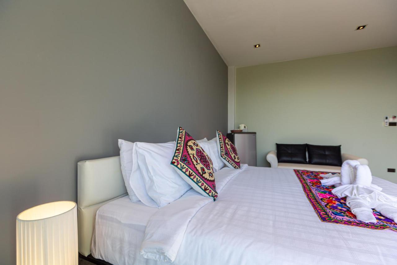 Готель Rossarin Sea View Patong Екстер'єр фото
