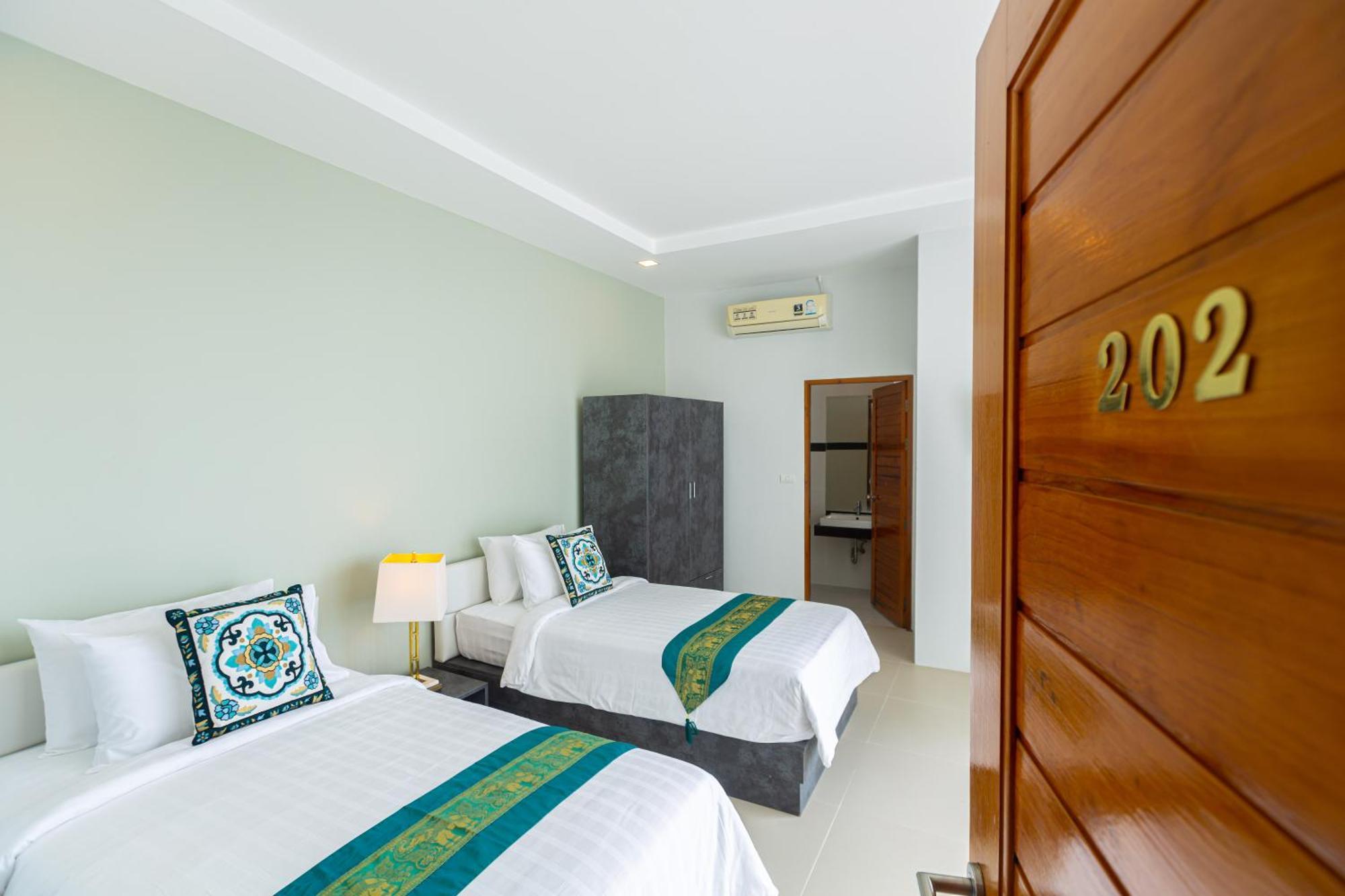 Готель Rossarin Sea View Patong Екстер'єр фото
