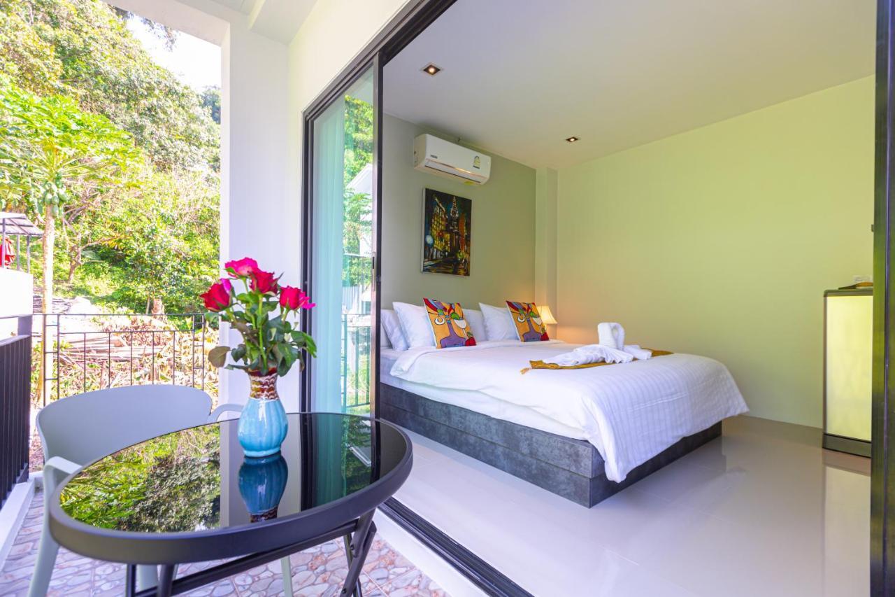 Готель Rossarin Sea View Patong Екстер'єр фото